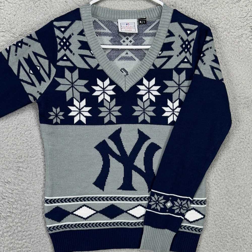 New‎ York Yankees Mens V-Neck Sweater Small Blue Christmas Genuine Merchandise